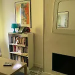 joli studio bohème sous les toits de Paris
