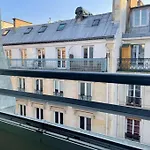 joli studio bohème sous les toits de Paris